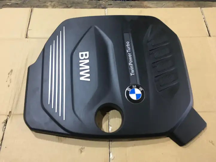 BMW 5 G30 G31 (2016 - ) 8514204 Крышка двигателя декоративная — фото 1