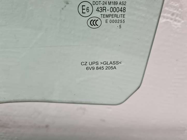 Skoda Fabia Mk3 (NJ) (2015 - 2021)  6V9845205A Основное стекло задних дверей
