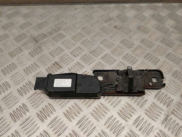 Audi Q5 (2012 - 2017)  4F9827383E Притягиватель задней крышки