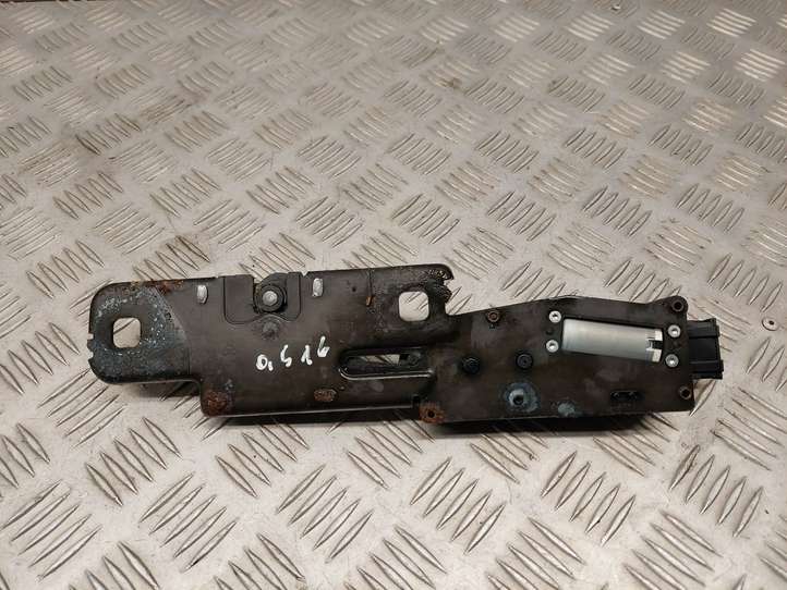 Audi Q5 (2012 - 2017)  4F9827383E Притягиватель задней крышки