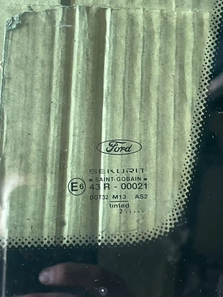 Ford Mondeo Mk III (2000 - 2007) Заднее боковое стекло — фото 2
