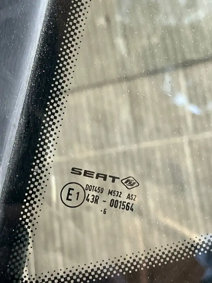 Seat Ibiza IV (6J,6P) (2008 - 2017) Заднее боковое стекло — фото 2
