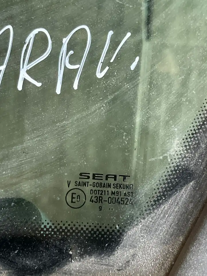 Seat Ibiza IV (6J,6P) (2008 - 2017) Заднее боковое стекло — фото 2
