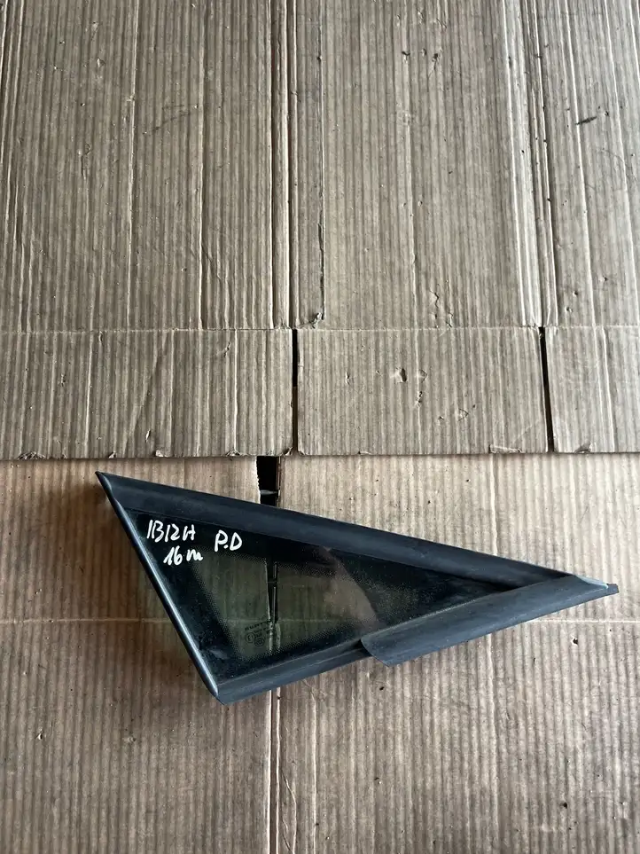 Seat Ibiza IV (6J,6P) (2008 - 2017) Треугольное стекло кузова — фото 1