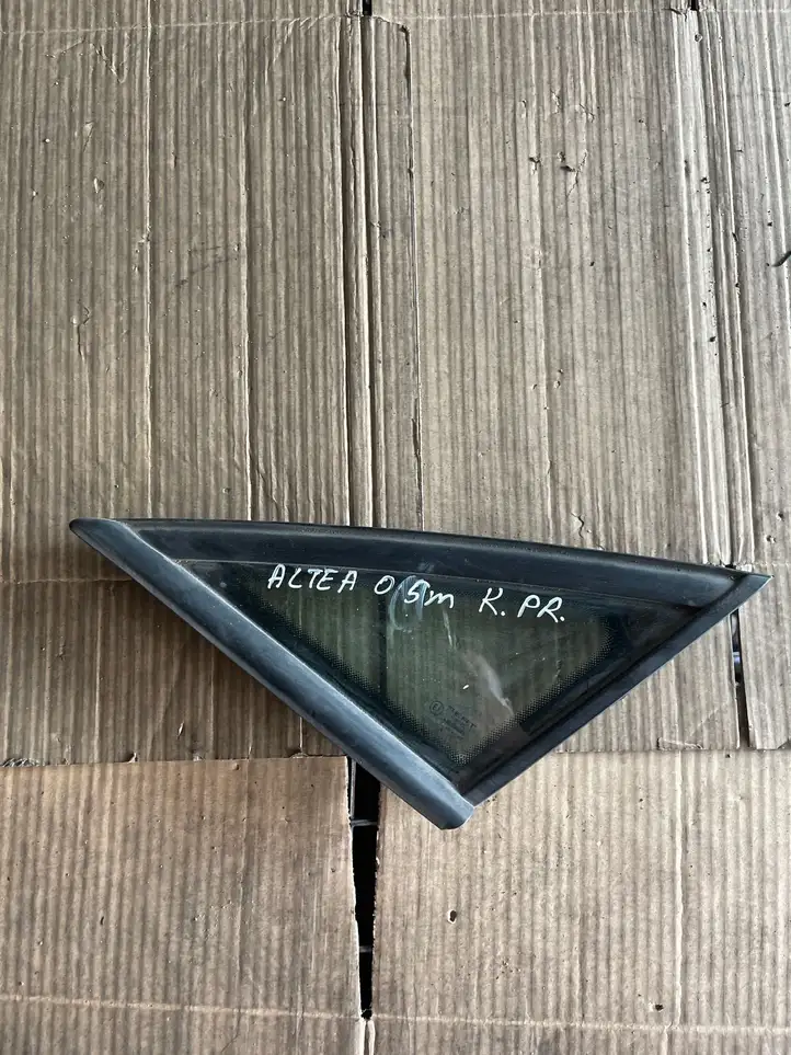 Seat Altea (2004 - 2009) Треугольное стекло кузова — фото 1