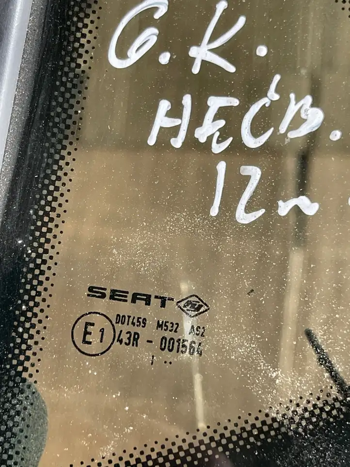 Seat Ibiza IV (6J,6P) (2008 - 2017) Заднее боковое стекло — фото 2