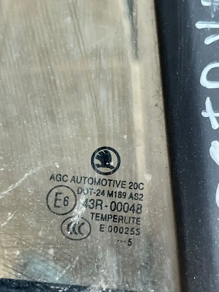 Skoda Octavia Mk3 (5E) (2013 - 2019) Форточка двери — фото 2