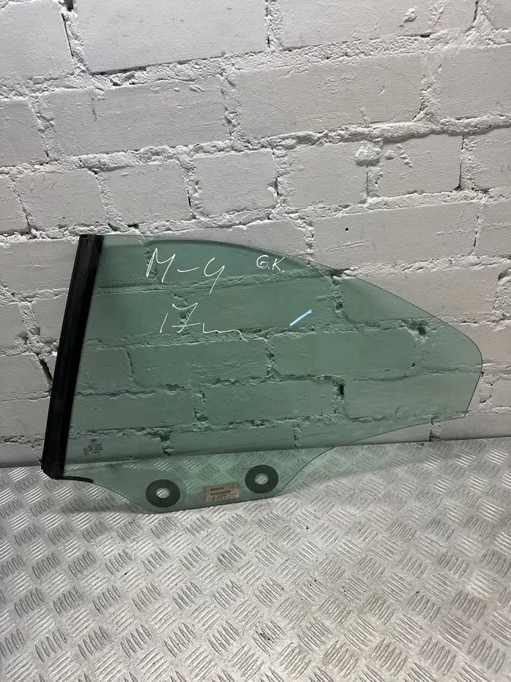 BMW M4 F82 F83 (2014 - 2020) 43R001025 Заднее боковое стекло — фото 1
