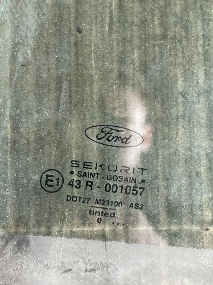 Ford Focus (1998 - 2004) Стекло задней двери — фото 2