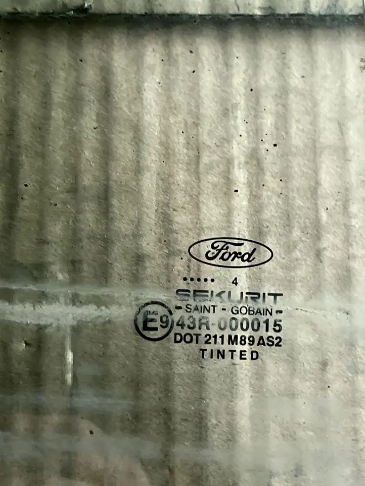 Ford Focus (1998 - 2004) Стекло задней двери — фото 2