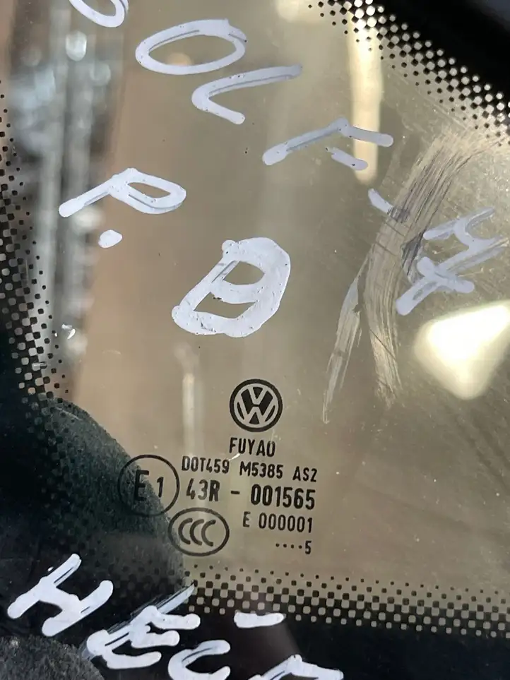 Volkswagen Golf VII (2013 - 2019) Треугольное стекло кузова — фото 2