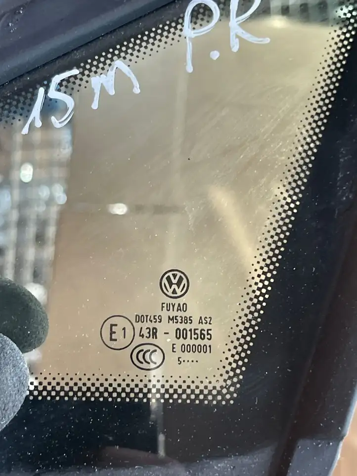 Volkswagen Golf VII (2013 - 2019) Заднее боковое стекло — фото 2