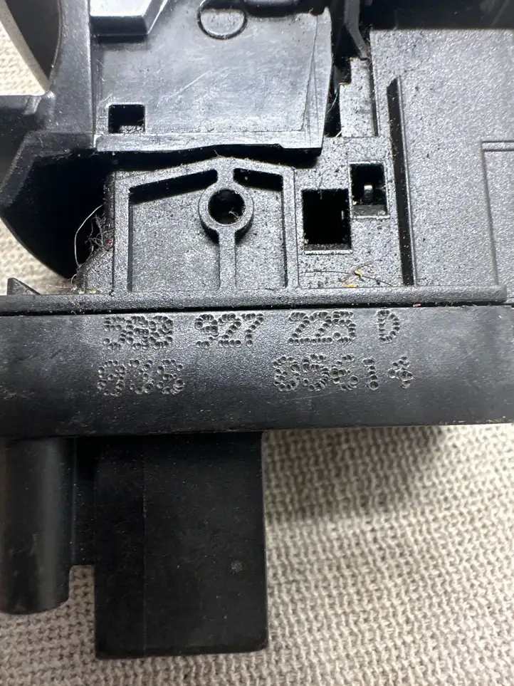 Volkswagen Golf VII (2013 - 2019) 5G0927225D Кнопка ручного тормоза — фото 3