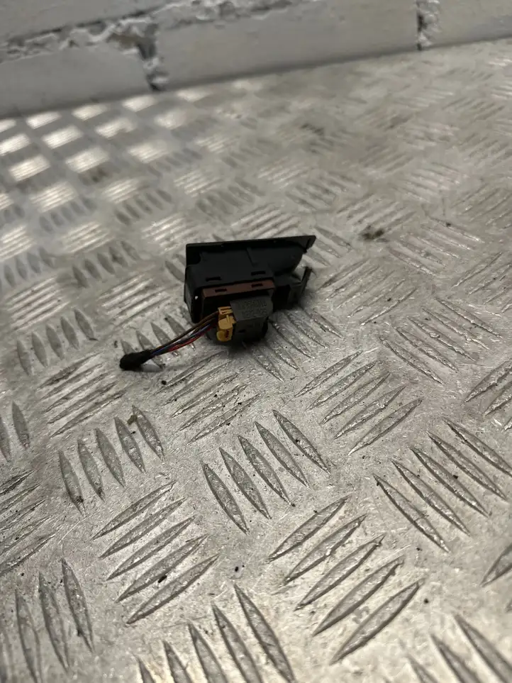 Audi Q5 SQ5 (2008 - 2012) 8k09598318 Кнопка закрытия крышки багажника — фото 2