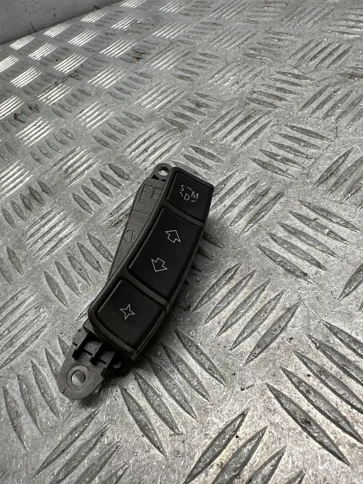 BMW 7 E65 E66 (2001 - 2008) 6911586 Кнопки на рулевом колесе — фото 1
