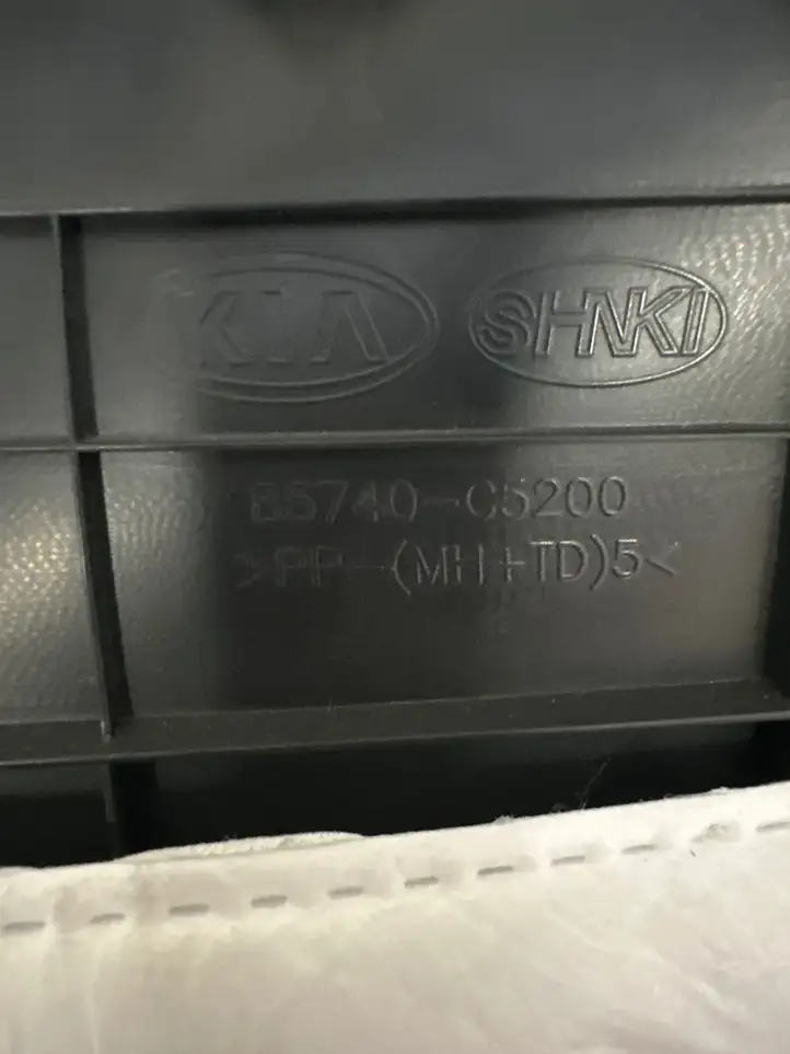 Kia Sorento (2017 - 2020) 85740C5200 Боковая обшивка багажника — фото 3