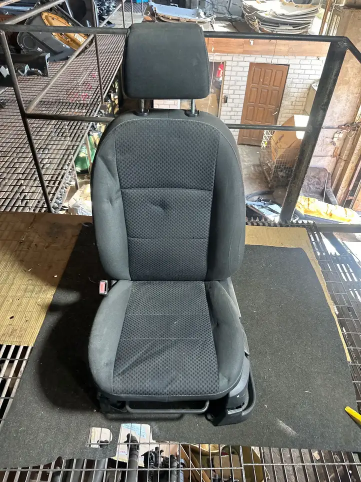 Ford C-MAX I (2007 - 2010) Переднее сиденье водителя — фото 1