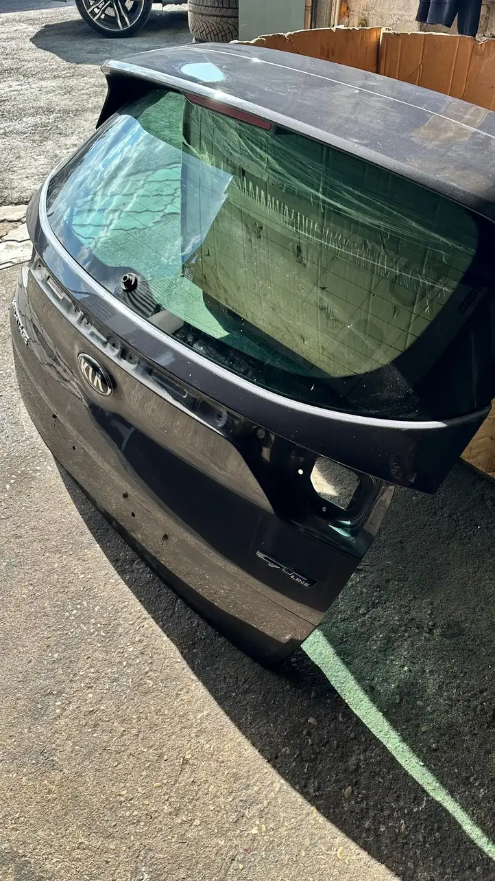 Kia Sportage (2016 - 2018) Крышка багажника — фото 5