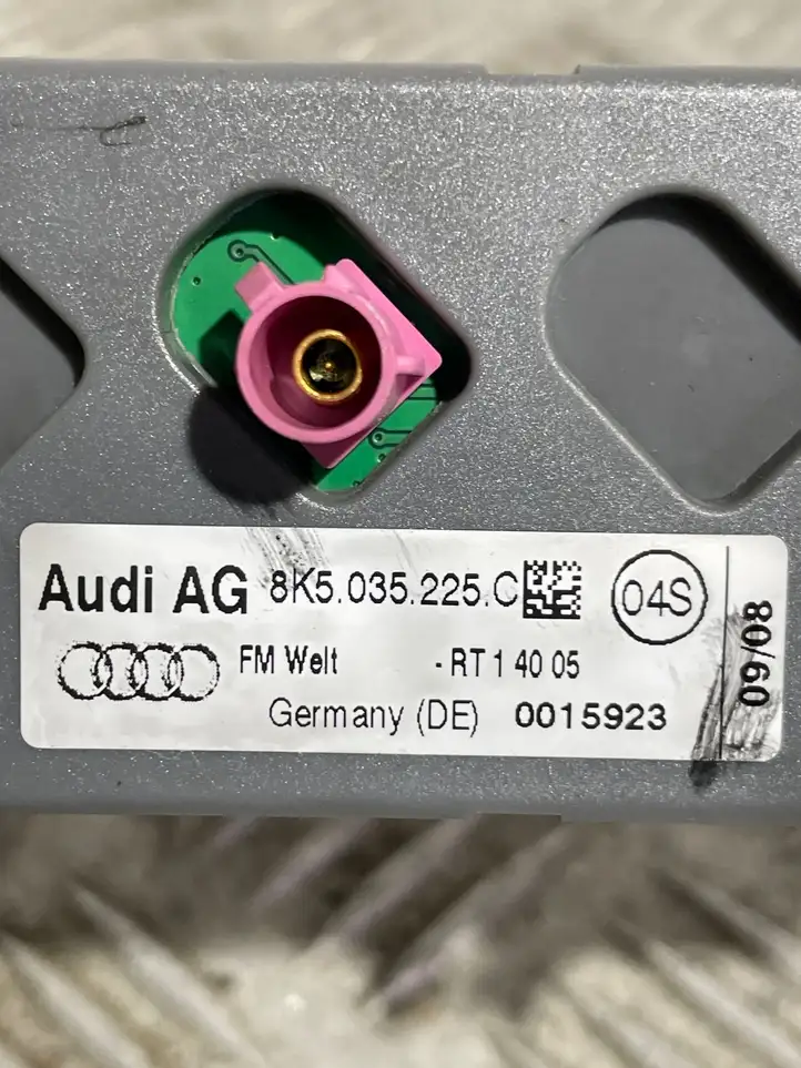 Audi A4 S4 B8 8K (2007 - 2011) 8K5035225C Усилитель антенны — фото 3
