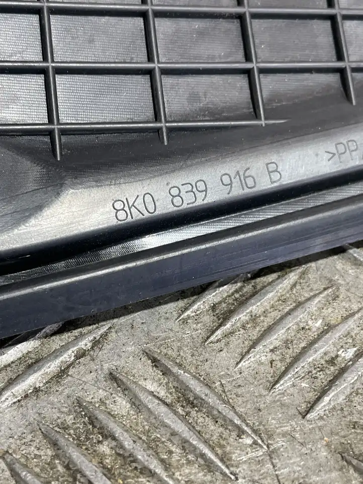 Audi A4 S4 B8 8K (2007 - 2011) 8K0839916B Прочие внешние детали — фото 3