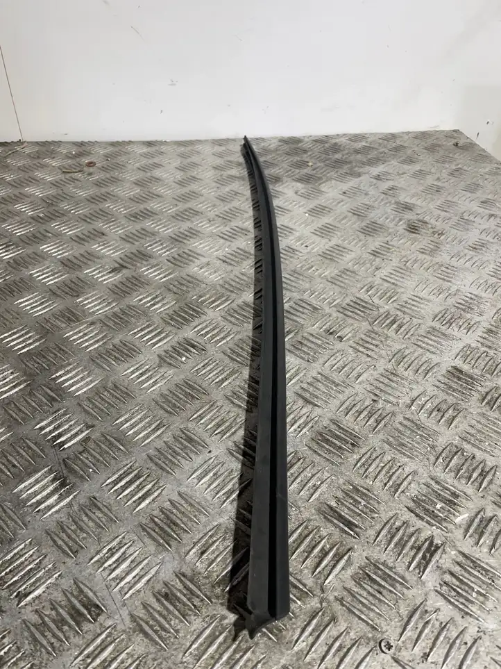 Audi A4 S4 B8 8K (2007 - 2011) 8K0854327 Накладка стоек лобового стекла — фото 1