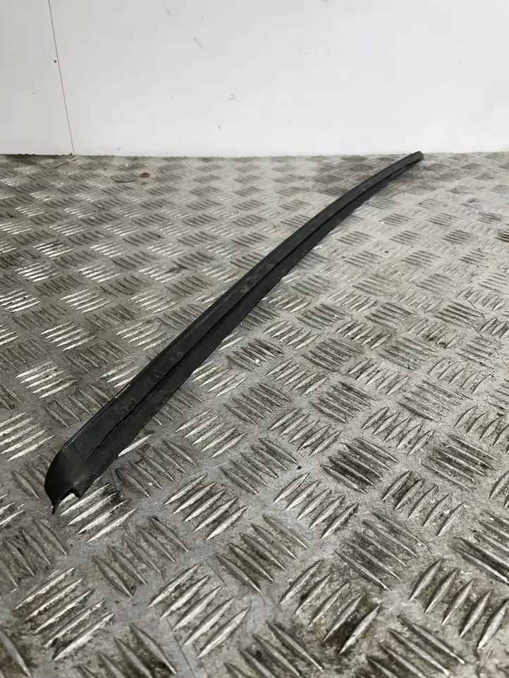 Audi A4 S4 B8 8K (2007 - 2011) 8K0854327 Накладка стоек лобового стекла — фото 2