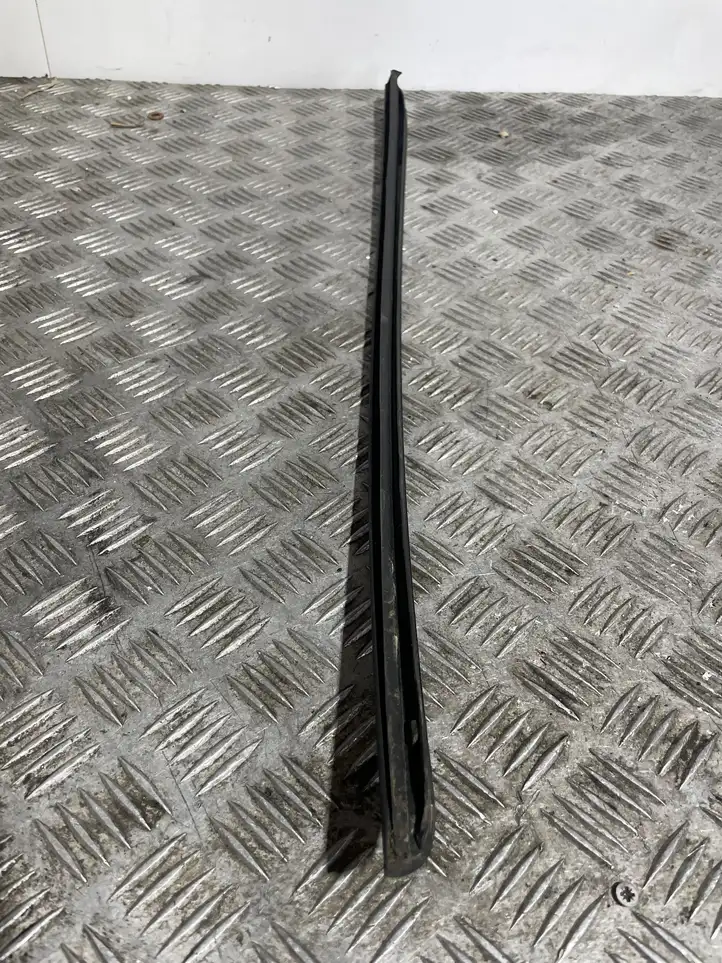 Audi A4 S4 B8 8K (2007 - 2011) 8K0854327 Накладка стоек лобового стекла — фото 3