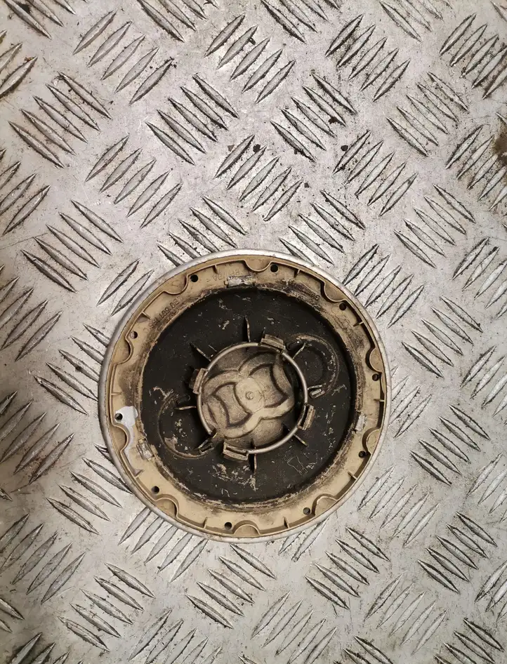 Audi A4 (2000 - 2006)   Заводская крышка (крышки) от центрального отверстия колеса