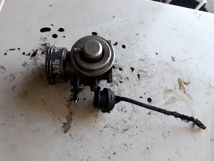 Volkswagen PASSAT B5.5 (2001 - 2005)  1AA Клапан EGR