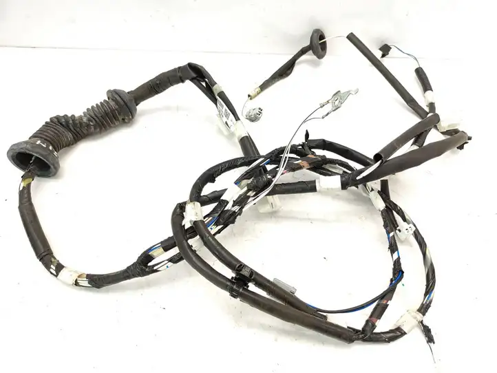 Toyota RAV 4 (XA30) (2006 - 2016) 821840R010 Жгут проводов крышки багажника — фото 9