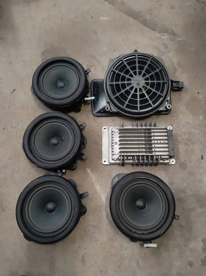 Seat Exeo (3R) (2008 - 2013)   Комплект звуковой системы