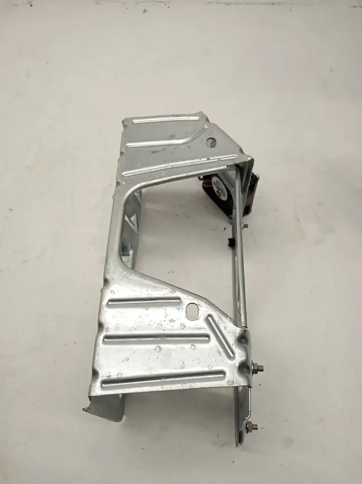 BMW M6 F06/F12/F13 (2012 - 2018) 9114269 Кронштейн усилителя звука — фото 2