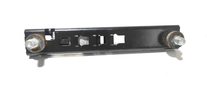 Land Rover Range Rover (2005 - 2009)  33004290B Регулировочная планка ремня безопасности
