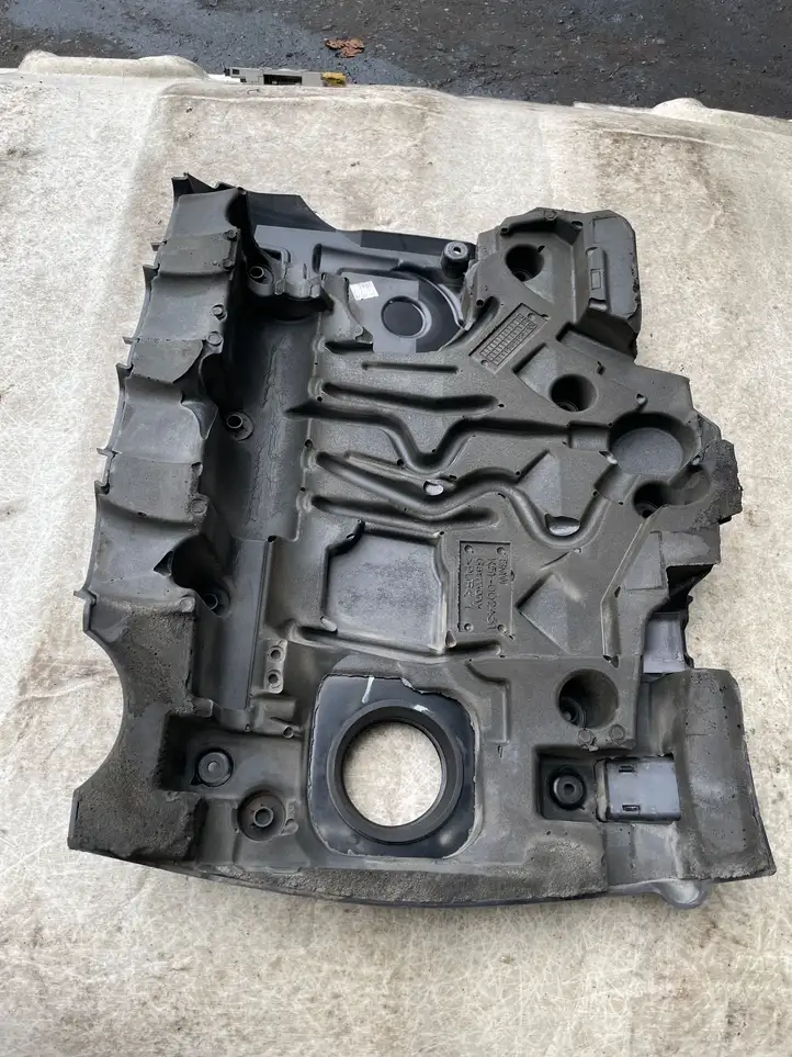 BMW 1 E81 E87 (2004 - 2011) K51002461 Крышка двигателя декоративная — фото 2