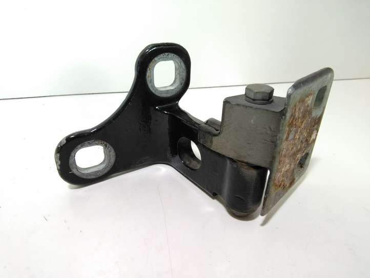 Land Rover Range Rover (2005 - 2009)   Нижняя петля задней двери
