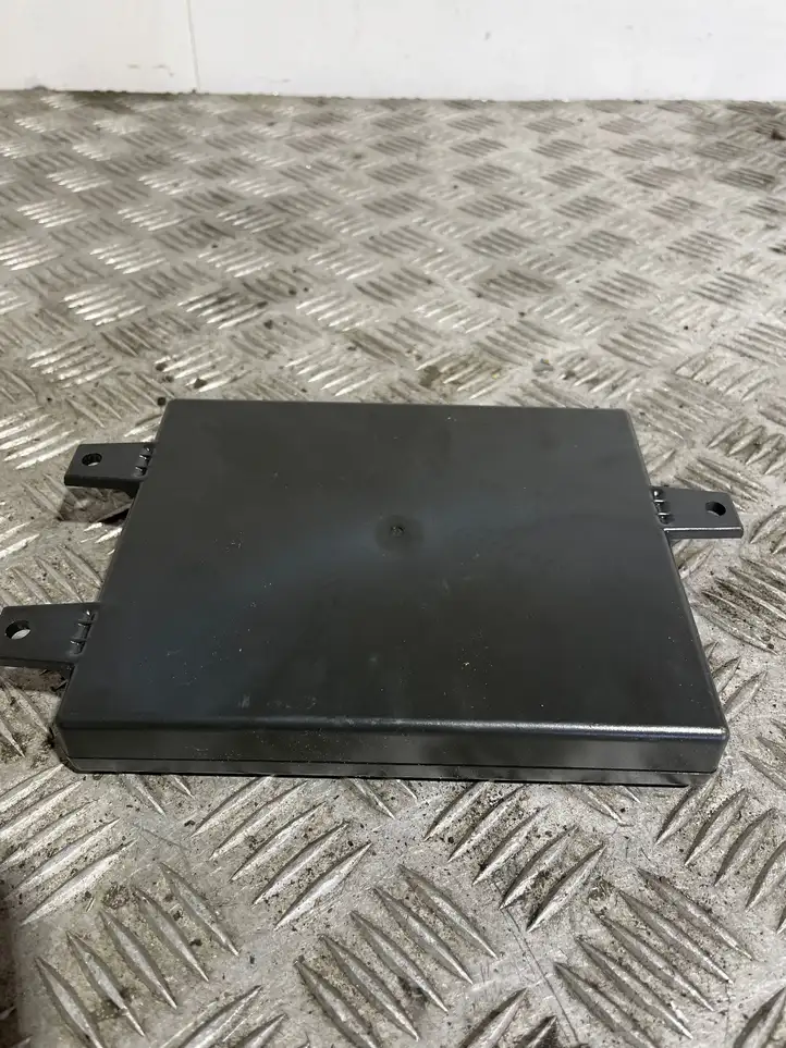 Volkswagen PASSAT B6 (2005 - 2010) 1K8035730 Блок GSM — фото 2