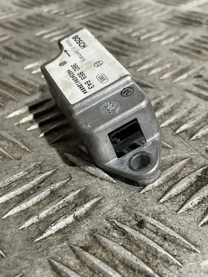 Volkswagen PASSAT B5.5 (2001 - 2005) 3B0959643 Датчик удара SRS — фото 2