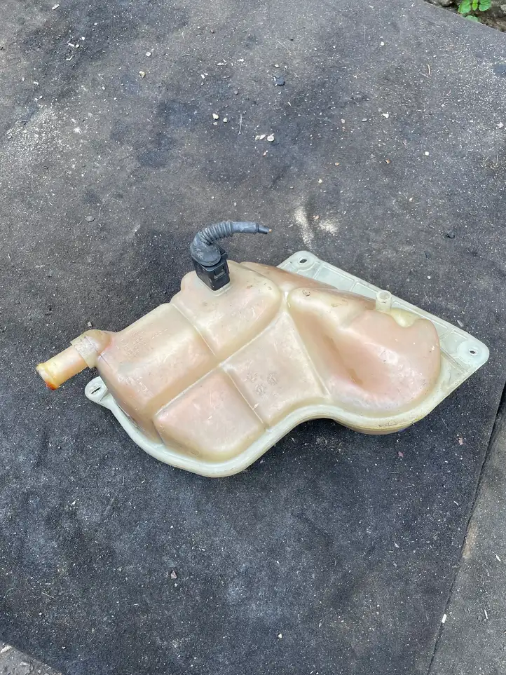 Volkswagen PASSAT B5.5 (2001 - 2005) 8D0121403L Расширительный бачок — фото 3