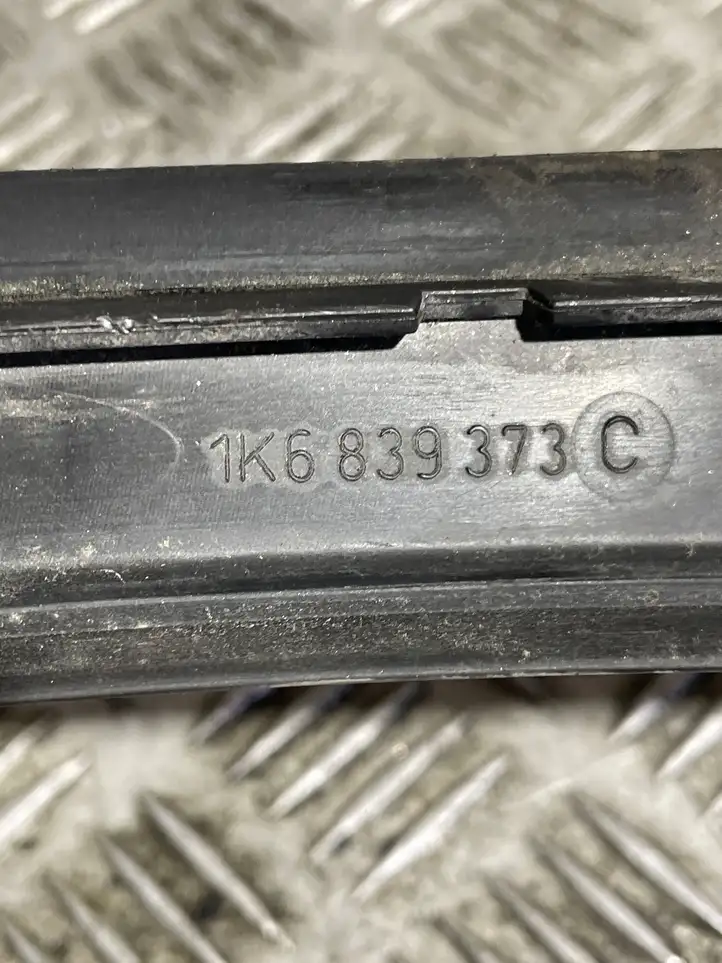 Volkswagen Golf VI (2009 - 2013) 1K6839373C Уплотнитель задней двери — фото 4