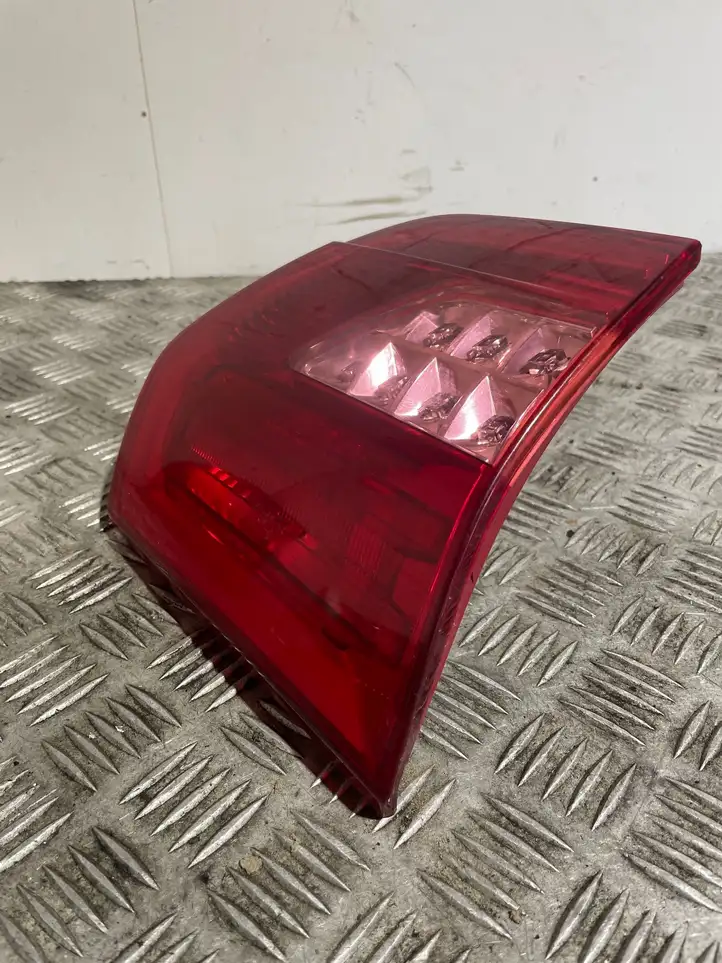Citroen C5 (2008 - 2017) 9671811480 Задний фонарь в крышке багажника — фото 3