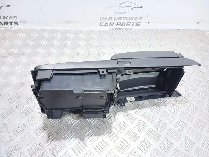 Mercedes-Benz C W204 (2007 - 2014)  A2046801339 Подлокотник