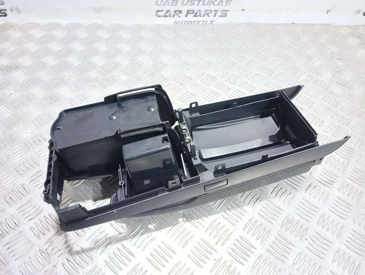 Mercedes-Benz C W204 (2007 - 2014)  A2046801339 Подлокотник