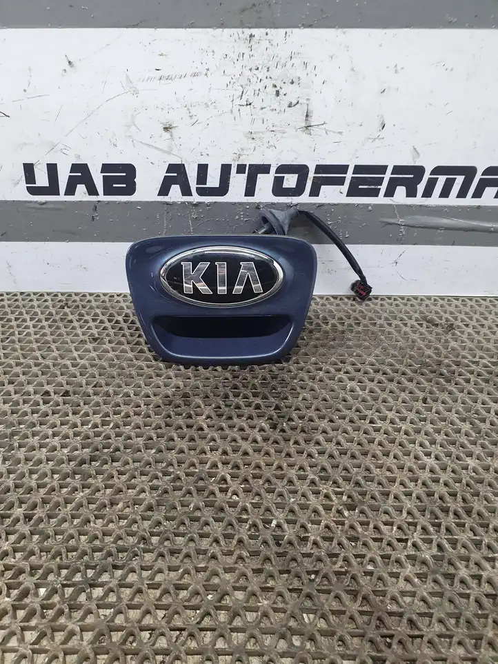 Kia Rio (2015 - 2017) Ручка крышки багажника — фото 1