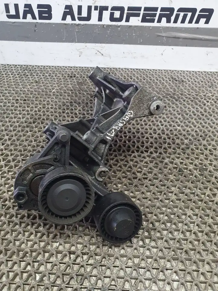 Nissan Qashqai (2013 - 2017) 117105124R Кронштейн генератора — фото 3