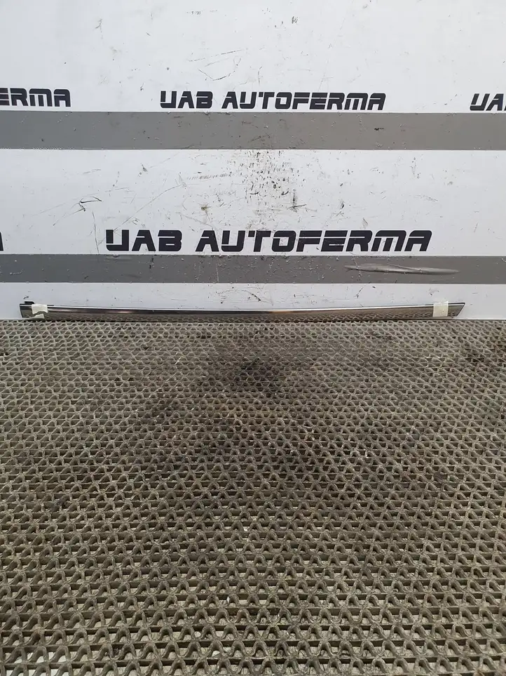 Nissan Qashqai (2013 - 2017) Накладка стекла задней двери — фото 1