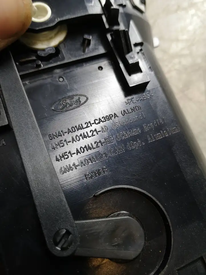 Ford Focus (2005 - 2008) 6N41A014L21CA Центральный воздушный дефлектор — фото 4