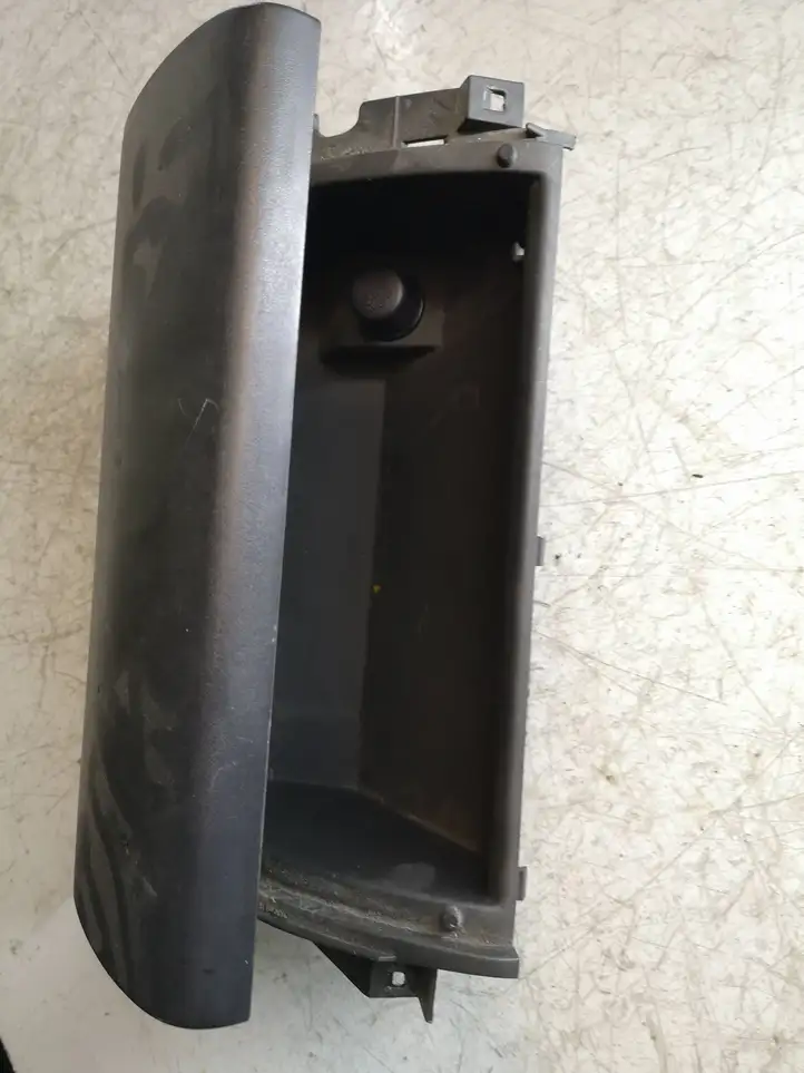 Nissan X-Trail T30 (2001 - 2007) 682758H900 Вещевой ящик — фото 1