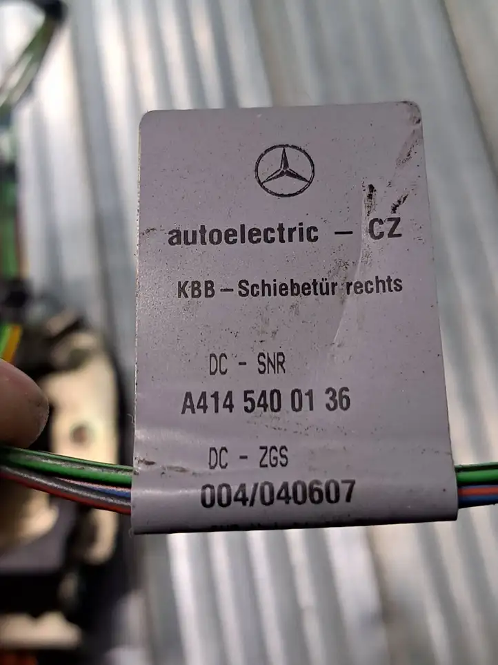 Mercedes-Benz Vaneo W414 (2001 - 2005) A4147300535 Замок раздвижной двери — фото 3