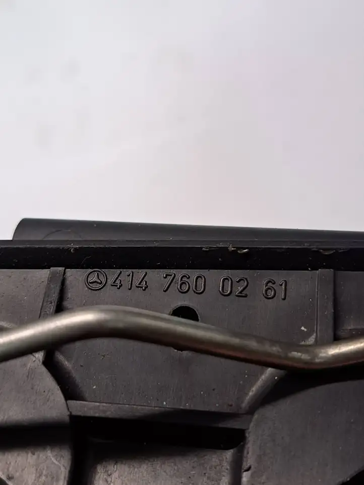 Mercedes-Benz Vaneo W414 (2001 - 2005) 4147600261 Ручка крышки багажника — фото 3