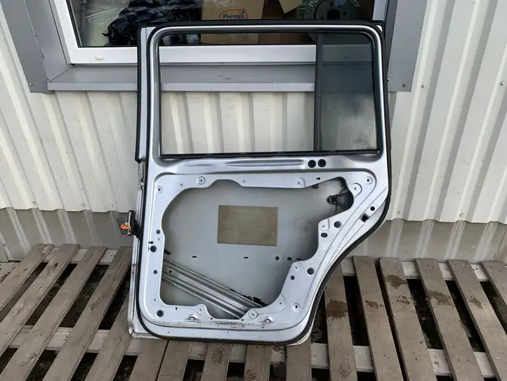 Volkswagen Touran I (2003 - 2010) LA7W Задняя дверь — фото 5